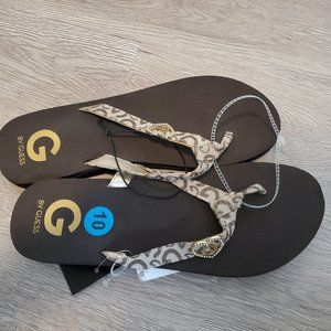 *NWT Guess Ladies Flip Flops.  Size 10. Khaki/Brown Canvas